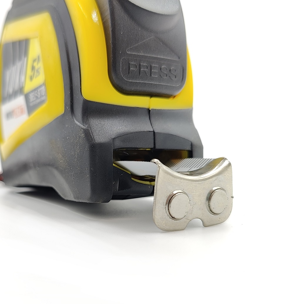 Рулетка 10м х25мм резино-пластик корпус стальная лента автостоп магнит артYK010250M Novocraft*1/6/60