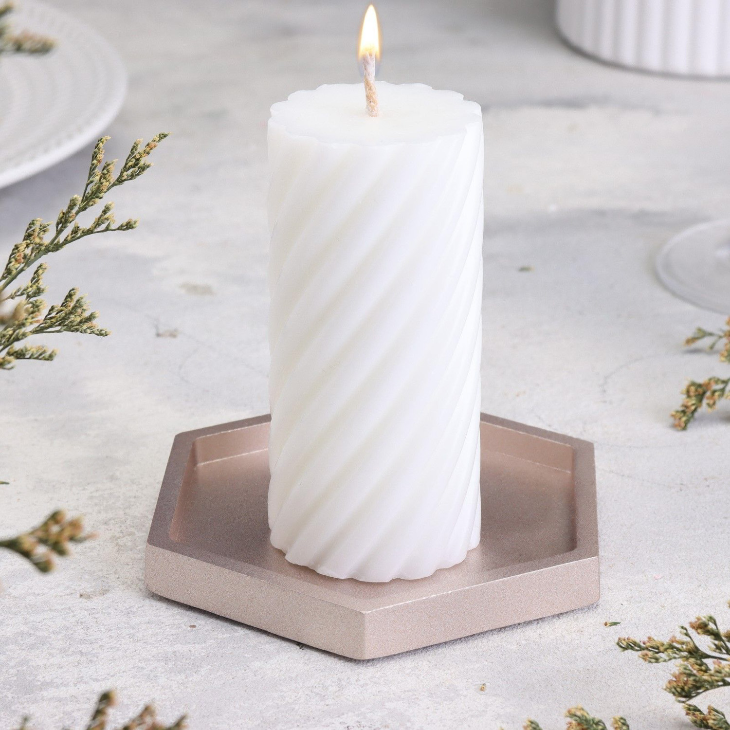 Подсвечник "Шестигранник. Мрамор" из гипса,9,7х11,3х1см,шампань 10059851