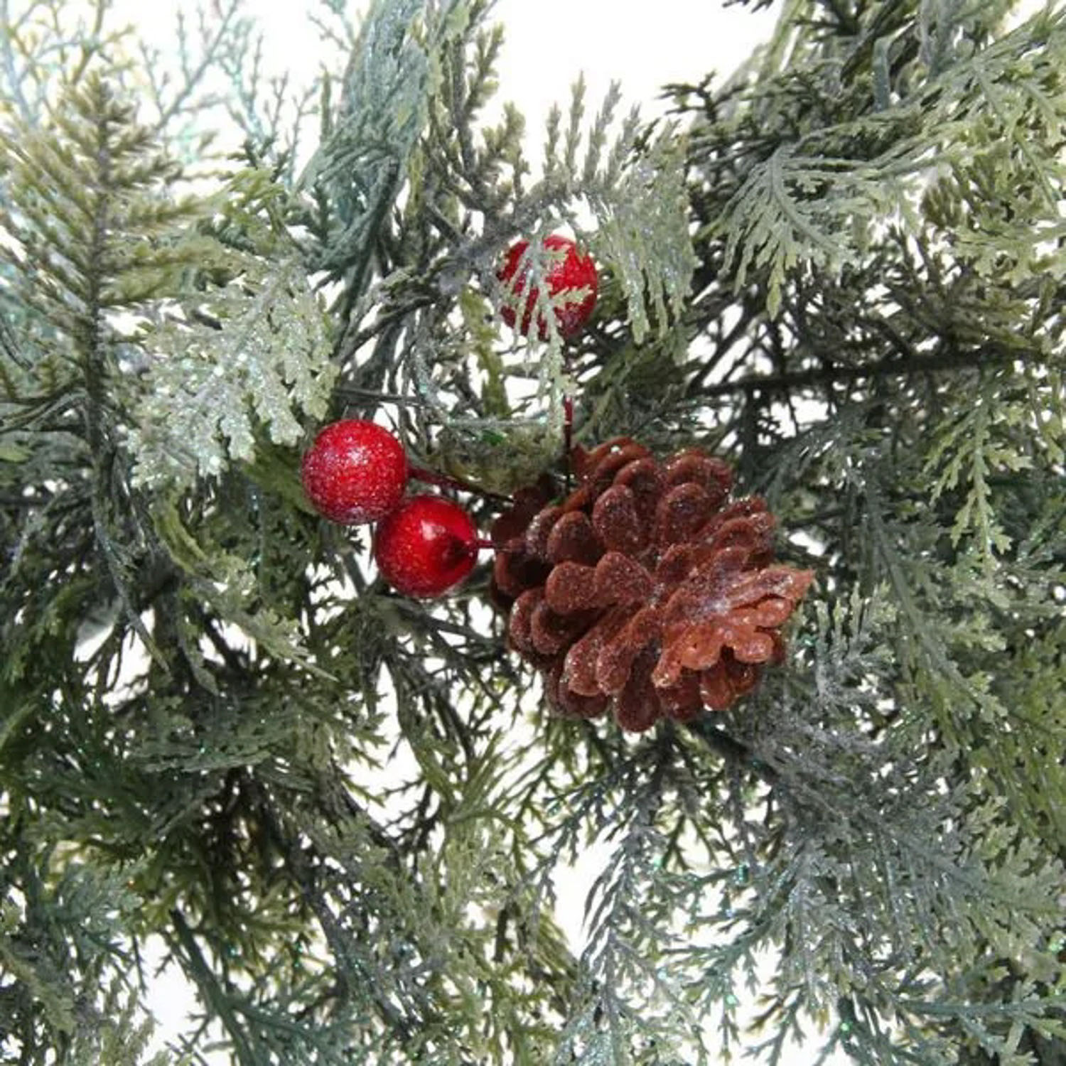 Венок хвойный "Искрящиеся ветви" d-50 см, литой ПВХ, шишки, ягоды