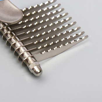 Колтунорез боковой 9 лезвий, нескользящая резиновая ручка, микс цветов 599505